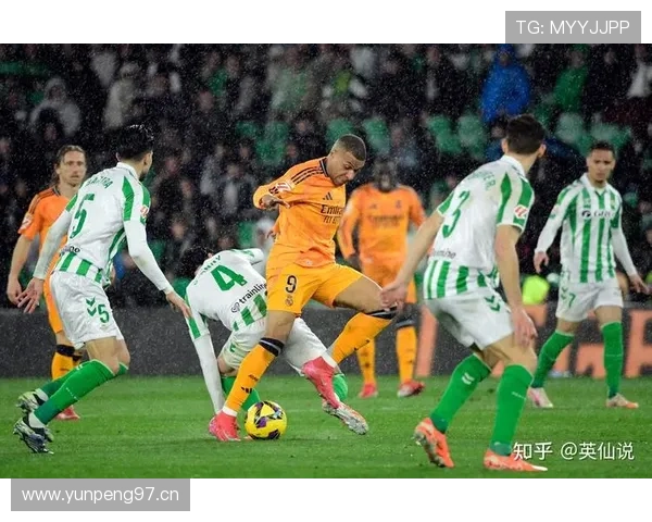 皇马巨星扎堆,进攻层次混乱问题显现,对赛季走势形成制约 皇马巨星扎堆,进攻层次混乱问题显现,对赛季走势形成制约