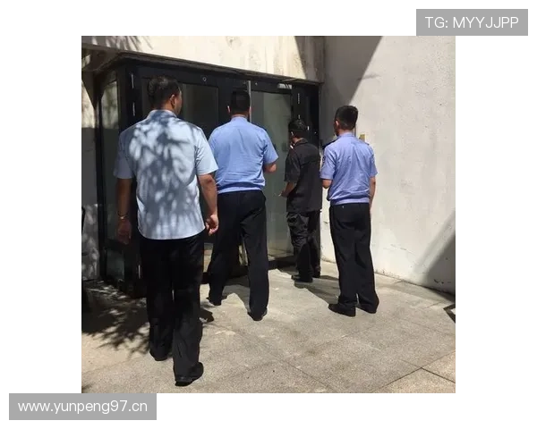 庞伟训练完回家直接睡车库，老婆说他比狗还难叫醒