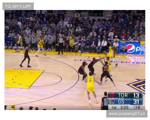 库里凌晨还吹范儿，豪宅里的篮球架都比我家客厅大！