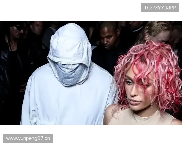 辛德胡穿得比明星还讲究，训练倒像小剧场，这生活真让人心慌啊